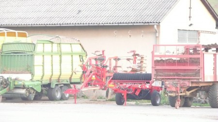 Poľn. stroje-prívesy